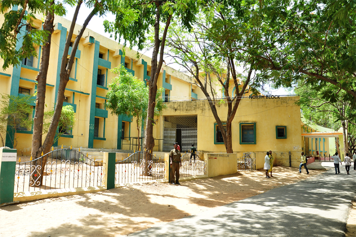 https://cache.careers360.mobi/media/colleges/social-media/media-gallery/14872/2019/1/4/College Building of PVKN Government College Chittor_Campus-View.png